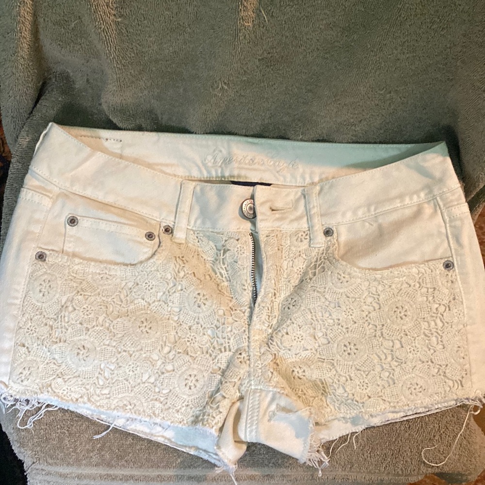 American eagle eggshell denim shorts size 6.